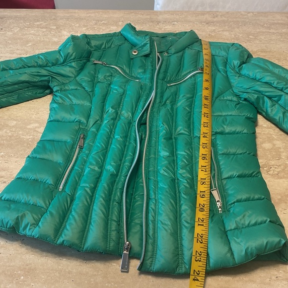NWOT Beautiful Green BCBG quilted  light weight puffer, measurements in photos. - Picture 9 of 9